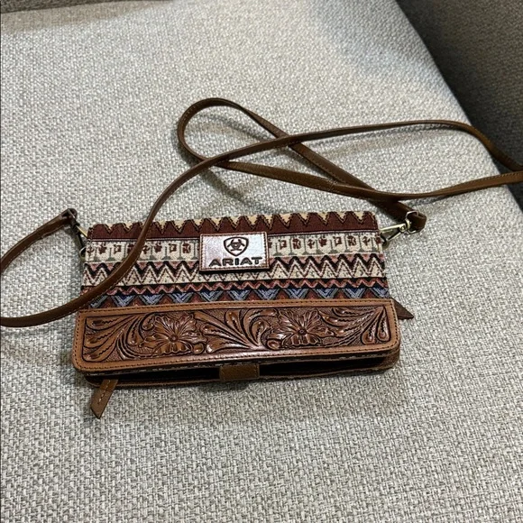 Ariat Multicolor Embroidered Clutch - Picture 6 of 8